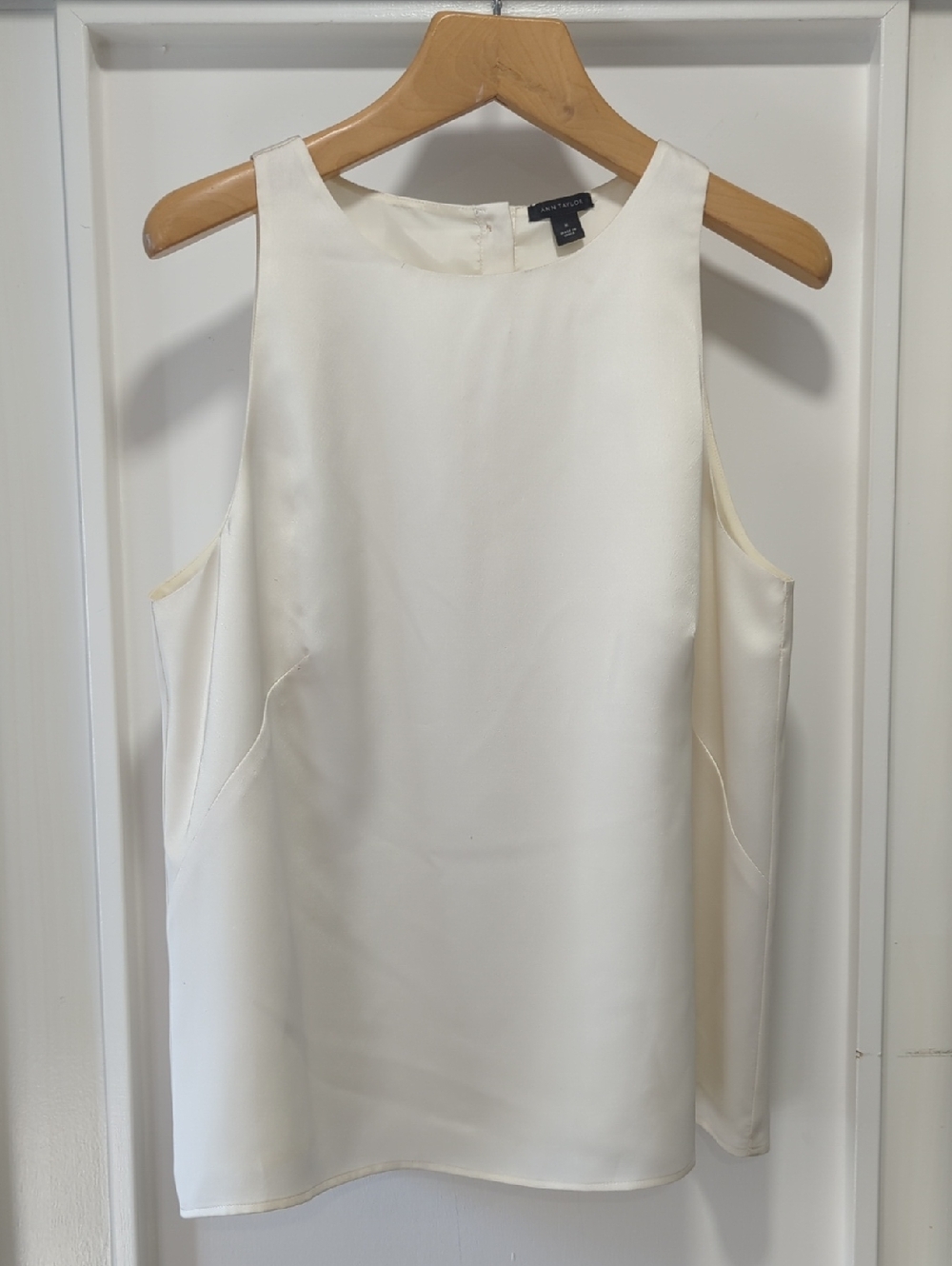 Ann Taylor Cream High-Neck Sleeveless Shell Satin Silky Tank Top Size Medium